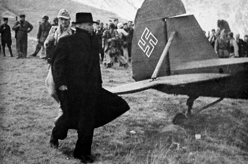 Иллюстрация к книге — Операция &quot;Дуб&quot;. Звездный час Отто Скорцени [autogen_ebook_id23.jpg]