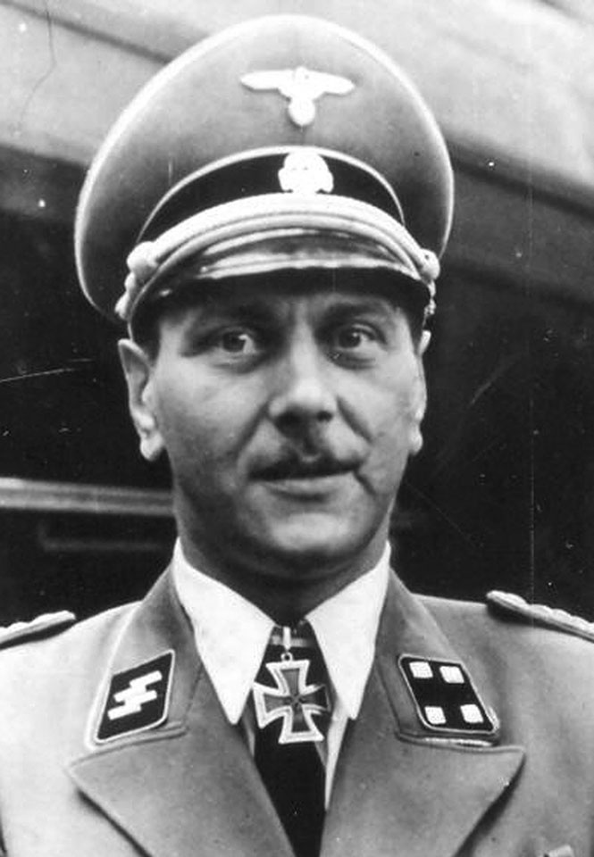 Иллюстрация к книге — Операция &quot;Дуб&quot;. Звездный час Отто Скорцени [autogen_ebook_id25.jpg]