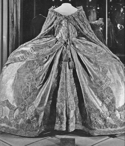 Иллюстрация к книге — Афродита у власти. Царствование Елизаветы Петровны [_017.jpg]