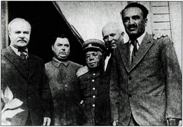 Иллюстрация к книге — Маленков. Третий вождь Страны Советов [i_024.jpg]