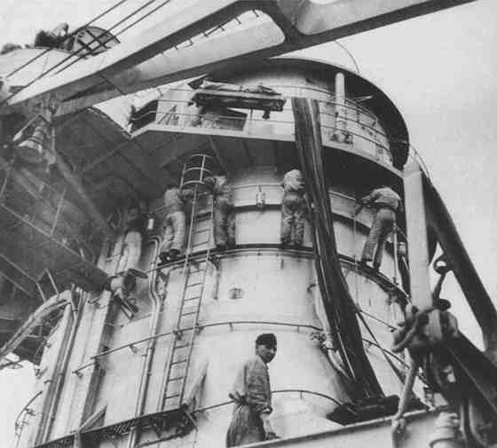 Иллюстрация к книге — Плавучие крепости [w0019_1.jpg]