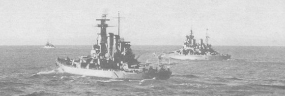 Иллюстрация к книге — Плавучие крепости [w0073_3.jpg]