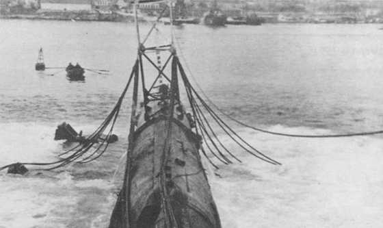 Иллюстрация к книге — Плавучие крепости [w0092_3.jpg]