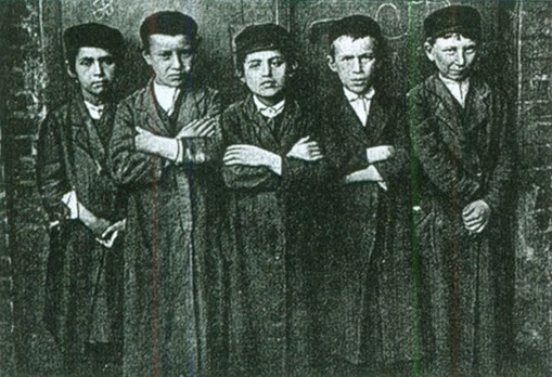 Иллюстрация к книге — Воспоминания бабушки. Очерки культурной истории евреев России в ХIХ в. [i_058.jpg]