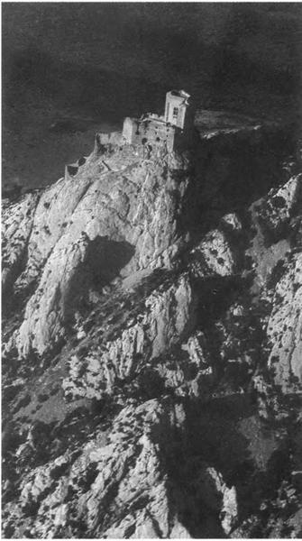 Иллюстрация к книге — Повседневная жизнь во времена трубадуров XII-XIII веков [i_009.jpg]