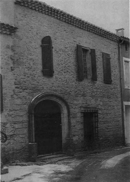 Иллюстрация к книге — Повседневная жизнь во времена трубадуров XII-XIII веков [i_014.jpg]