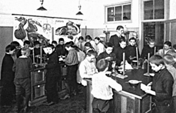 Иллюстрация к книге — Такая удивительная Лиговка [i_096.jpg]