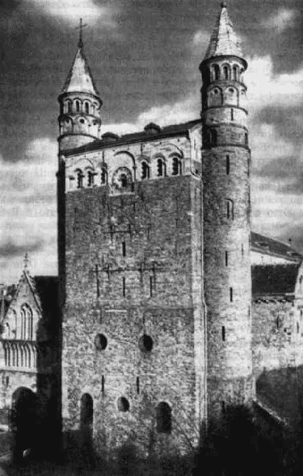 Иллюстрация к книге — История под знаком вопроса [i_018.jpg]