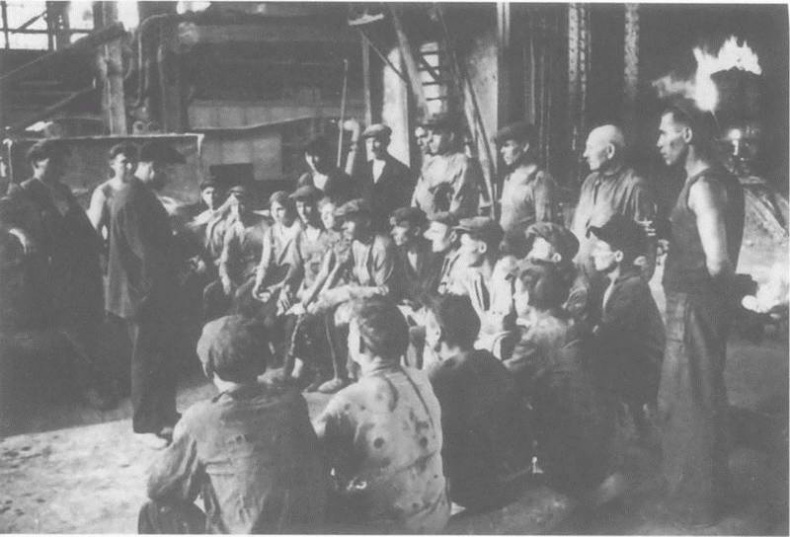 Иллюстрация к книге — Террор и демократия в эпоху Сталина. Социальная динамика репрессий [i_006.jpg]