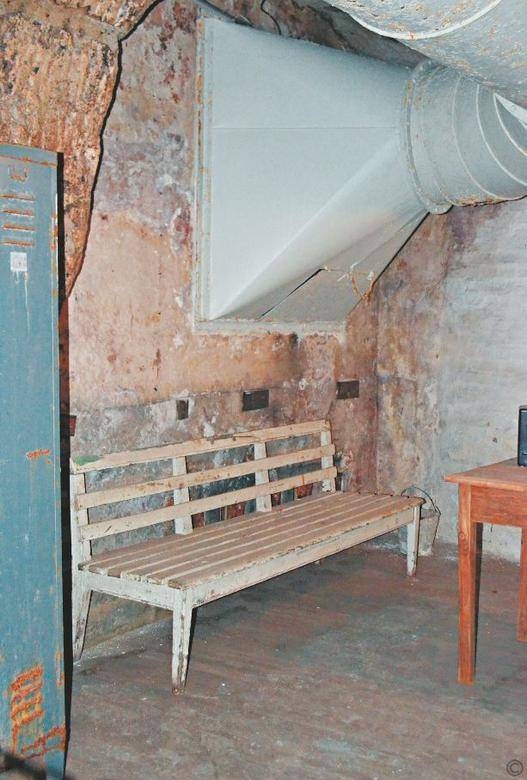 Иллюстрация к книге — Легенды метро и подземелий [i_003.jpg]