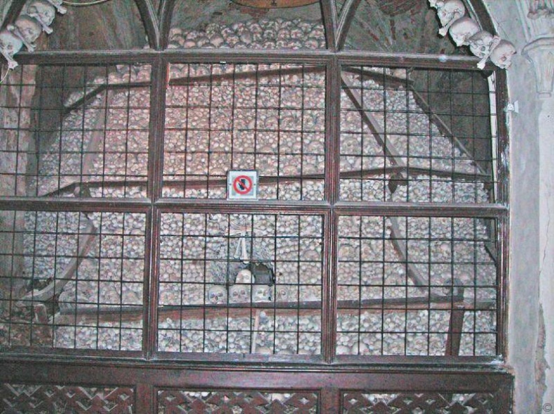 Иллюстрация к книге — Легенды метро и подземелий [i_042.jpg]