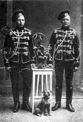 Иллюстрация к книге — Первая мировая война 1914-1918. Кавалерия Российской Императорской Гвардии. Униформа. Вооружение. Организация [i_033.jpg]