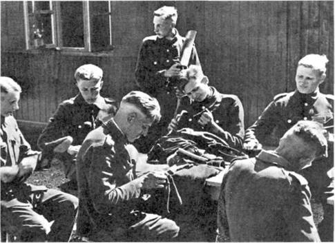 Иллюстрация к книге — Вторая мировая война 1939-1945. Восточные добровольцы в вермахте, полиции и СС [any2fbimgloader30.jpg]