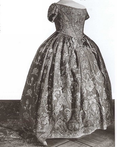 Иллюстрация к книге — Повседневная жизнь русских литературных героев. XVIII - первая треть XIX века [i_007.jpg]