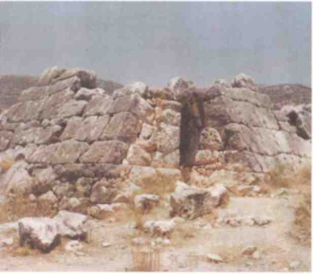 Иллюстрация к книге — Именем Зевса [i_008.jpg]