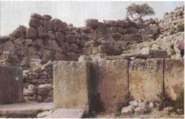 Иллюстрация к книге — Именем Зевса [i_023.jpg]