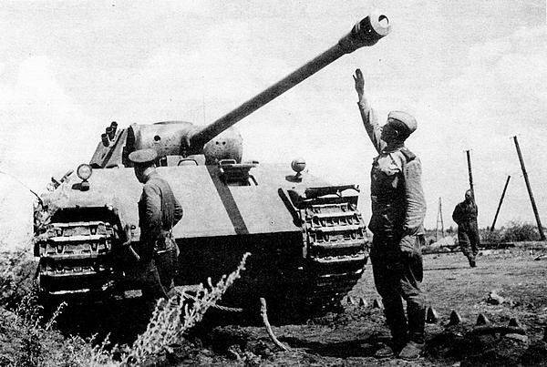 Иллюстрация к книге — Тяжёлый танк «Пантера» [i_045.jpg]