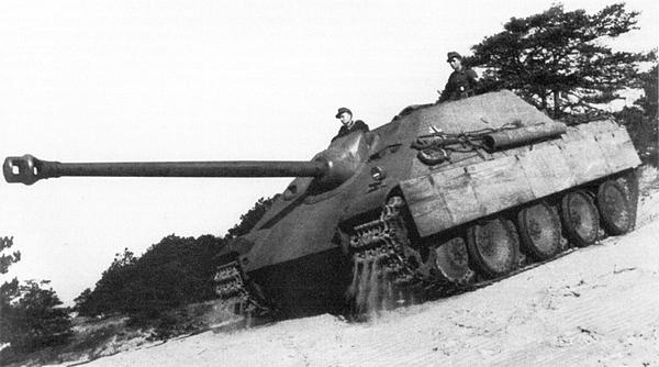 Иллюстрация к книге — Тяжёлый танк «Пантера» [i_063.jpg]