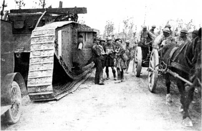 Иллюстрация к книге — Самые первые танки &quot;Дьявол идет!&quot; [i_038.jpg]