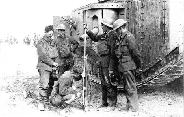 Иллюстрация к книге — Самые первые танки &quot;Дьявол идет!&quot; [i_106.jpg]