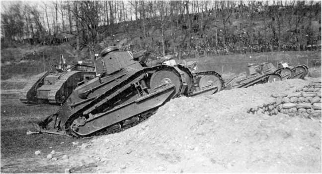 Иллюстрация к книге — Самые первые танки &quot;Дьявол идет!&quot; [i_118.jpg]