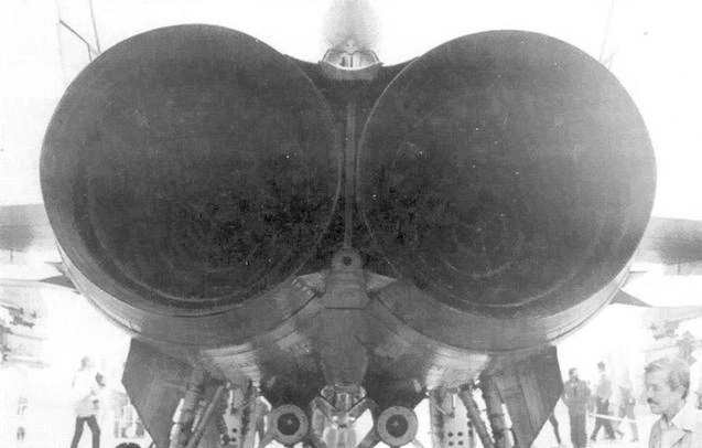 Иллюстрация к книге — МиГ-31. Страж российского неба [pic_105.jpg]