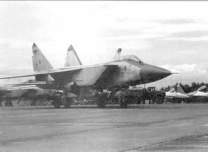 Иллюстрация к книге — МиГ-31. Страж российского неба [pic_38.jpg]