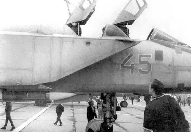 Иллюстрация к книге — МиГ-31. Страж российского неба [pic_70.jpg]