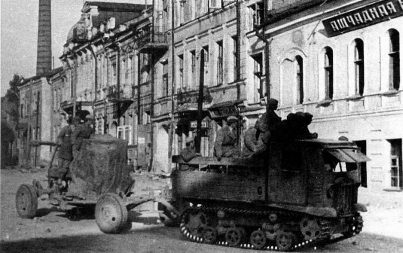 Иллюстрация к книге — Артиллерийские тягачи Красной Армии. Часть 1 [img_19.jpg]