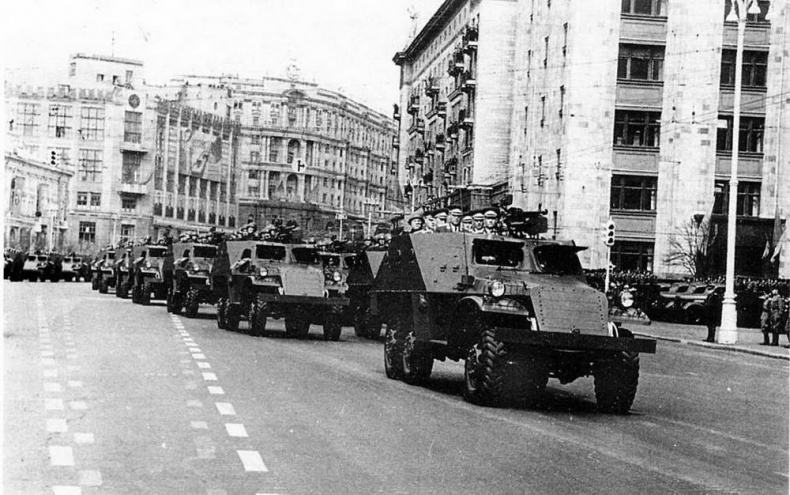 Иллюстрация к книге — Бронетранспортер БТР-152 [img_1.jpg]