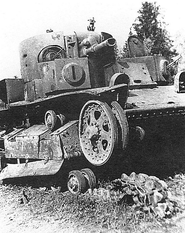 Иллюстрация к книге — Средний танк Т-28 [i_050.jpg]