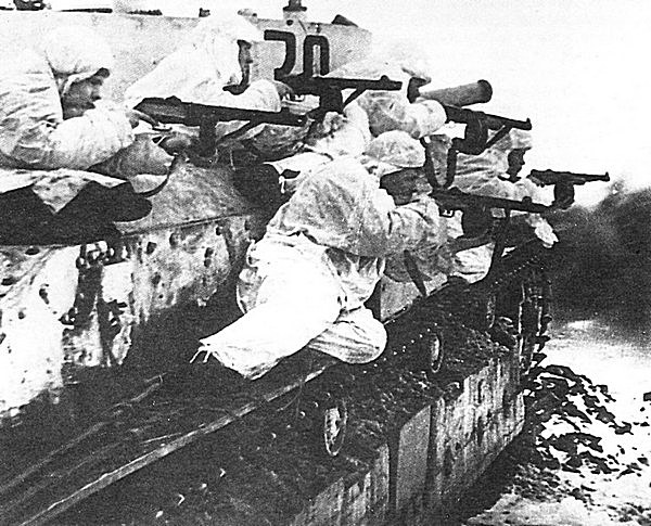 Иллюстрация к книге — Средний танк Т-28 [i_052.jpg]