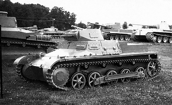 Иллюстрация к книге — Лёгкий танк Panzer I [i_053.jpg]