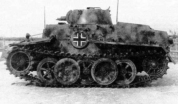 Иллюстрация к книге — Лёгкий танк Panzer I [i_071.jpg]
