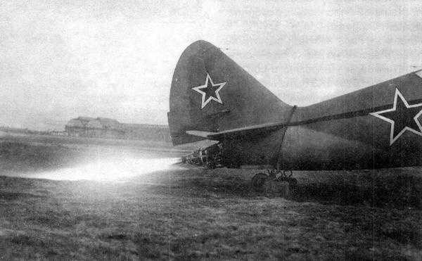 Иллюстрация к книге — Истребитель Ла-9 [i_012.jpg]