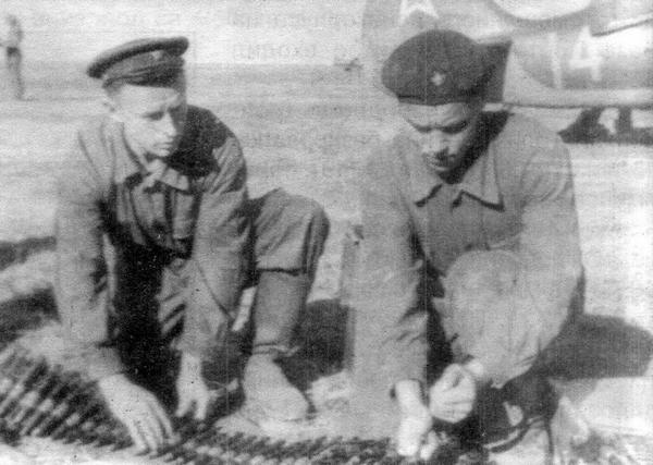 Иллюстрация к книге — Истребитель Ла-9 [i_065.jpg]