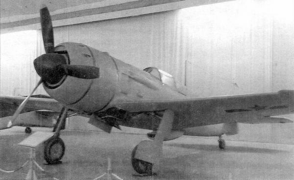 Иллюстрация к книге — Истребитель Ла-9 [i_069.jpg]