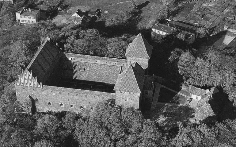 Иллюстрация к книге — Рыцарские ордена в бою [i_193.jpg]