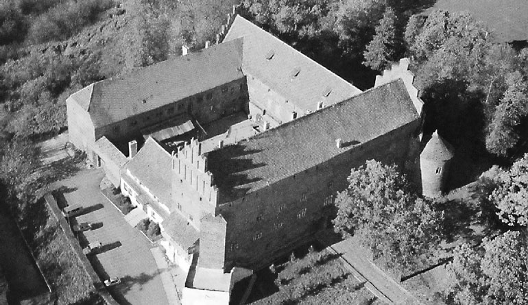 Иллюстрация к книге — Рыцарские ордена в бою [i_208.jpg]