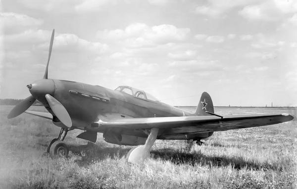 Иллюстрация к книге — Як-2/Як-4 и другие ближние бомбардировщики Яковлева [i_167.jpg]