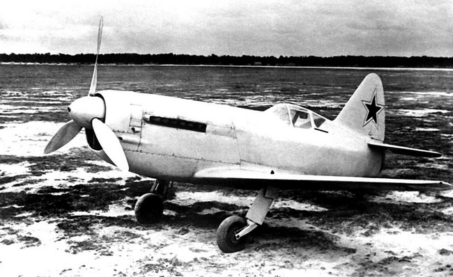 Иллюстрация к книге — Реактивные первенцы СССР - МиГ-9, Як-15, Су-9, Ла-150, Ту-12, Ил-22 [i_011.jpg]