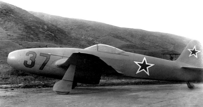 Иллюстрация к книге — Реактивные первенцы СССР - МиГ-9, Як-15, Су-9, Ла-150, Ту-12, Ил-22 [i_026.jpg]