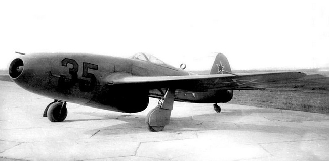 Иллюстрация к книге — Реактивные первенцы СССР - МиГ-9, Як-15, Су-9, Ла-150, Ту-12, Ил-22 [i_032.jpg]