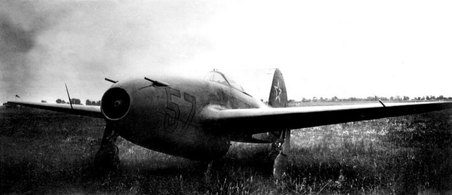 Иллюстрация к книге — Реактивные первенцы СССР - МиГ-9, Як-15, Су-9, Ла-150, Ту-12, Ил-22 [i_035.jpg]