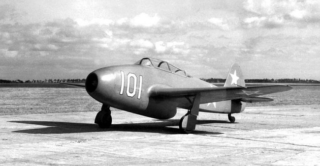 Иллюстрация к книге — Реактивные первенцы СССР - МиГ-9, Як-15, Су-9, Ла-150, Ту-12, Ил-22 [i_040.jpg]