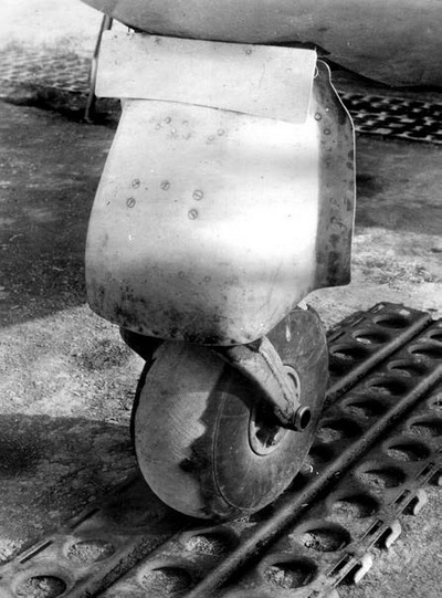 Иллюстрация к книге — Реактивные первенцы СССР - МиГ-9, Як-15, Су-9, Ла-150, Ту-12, Ил-22 [i_045.jpg]