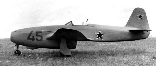 Иллюстрация к книге — Реактивные первенцы СССР - МиГ-9, Як-15, Су-9, Ла-150, Ту-12, Ил-22 [i_048.jpg]