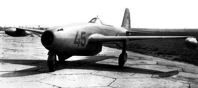 Иллюстрация к книге — Реактивные первенцы СССР - МиГ-9, Як-15, Су-9, Ла-150, Ту-12, Ил-22 [i_049.jpg]