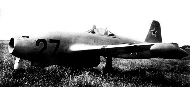 Иллюстрация к книге — Реактивные первенцы СССР - МиГ-9, Як-15, Су-9, Ла-150, Ту-12, Ил-22 [i_050.jpg]