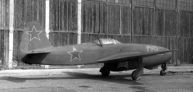Иллюстрация к книге — Реактивные первенцы СССР - МиГ-9, Як-15, Су-9, Ла-150, Ту-12, Ил-22 [i_053.jpg]
